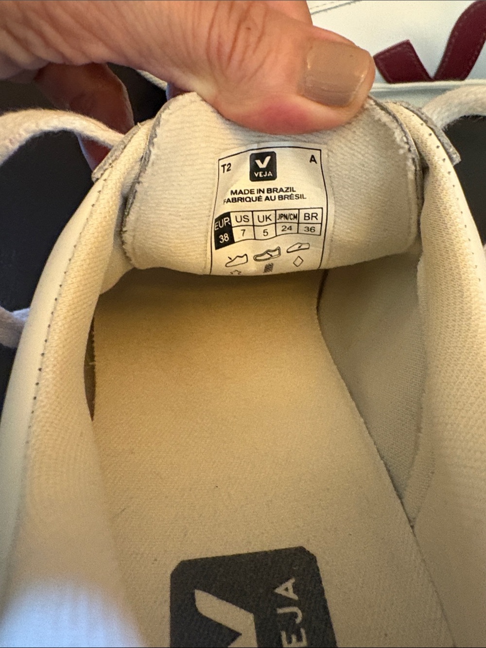 Veja White Leather Sneakers with Red V Logo - Picture 3 of 6
